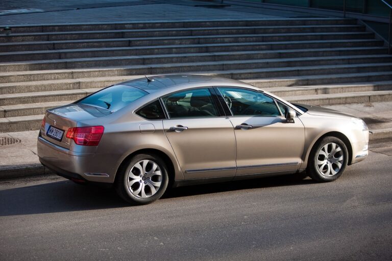 The Role of Augmented Reality in Auto Maintenance Repair Guides and Tutorials