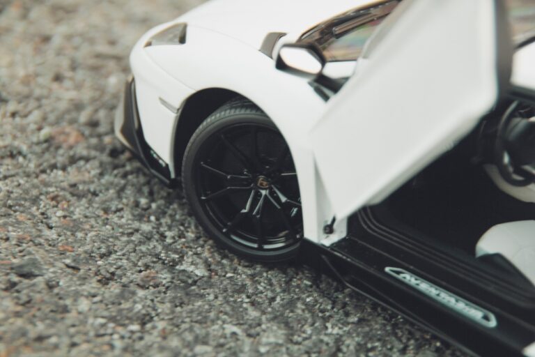 The Impact of Autonomous Vehicles on Commercial Fleets and Logistics Operations